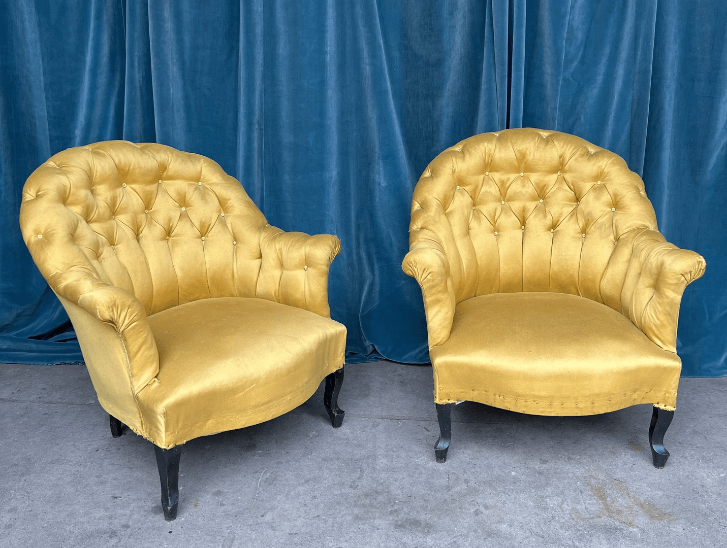 Pair of French Napoleon III Tufted Arm Chairs in Vintage Gold Fabric (SNA0323-09), from 145 Antiques
