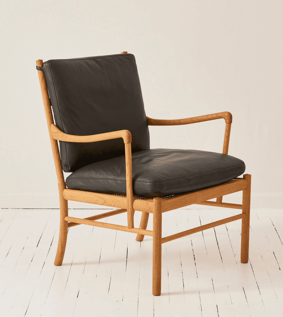 Ole Wanscher OW149 "Colonial" Chair in Oak With Leather Cushions, made by Carl Hansen and Son, from HOPP HOME